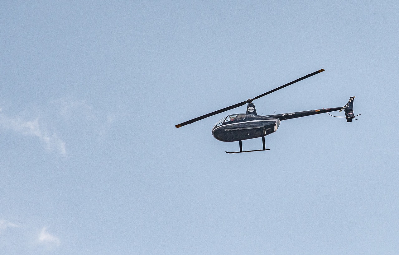 Helicopter - free online jigsaw puzzle photo