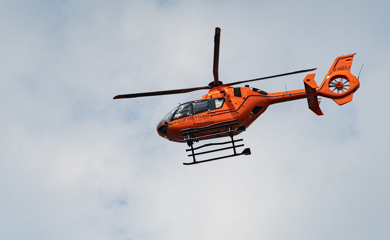 Helicopter - free online jigsaw puzzle photo