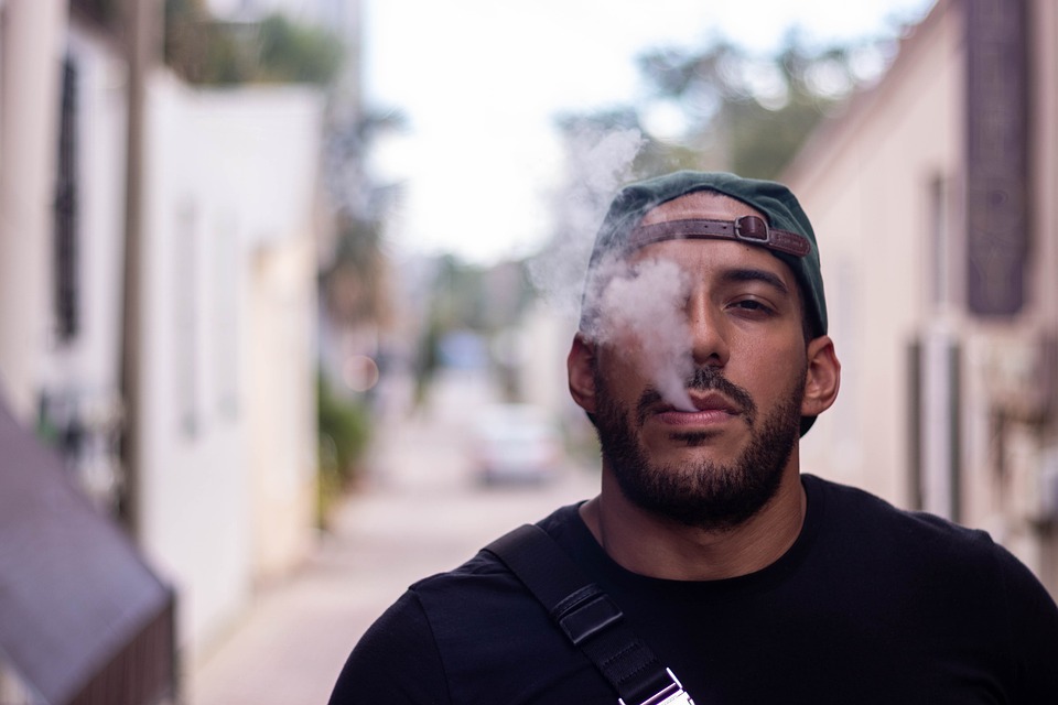 In summer 2019, an outbreak in America hospitalized over 2,800 people and caused 68 deaths, likely due to a chemical in certain e-cigarettes damaging lung tissue and causing breathing issues and coughing.