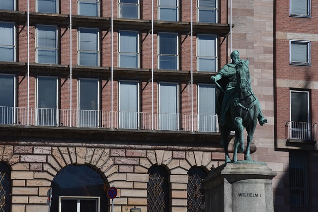 Free Statue Fassade photo and picture