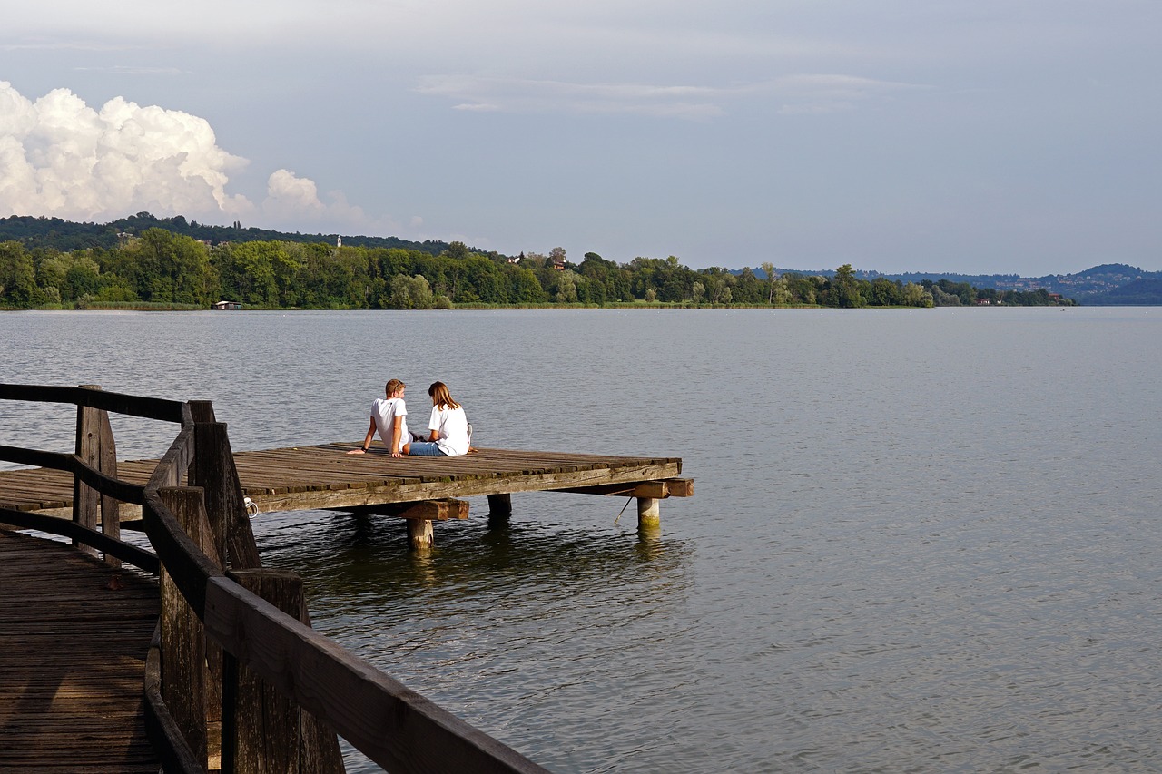 Couple in discussion showing calm conflict resolution and mutual respect