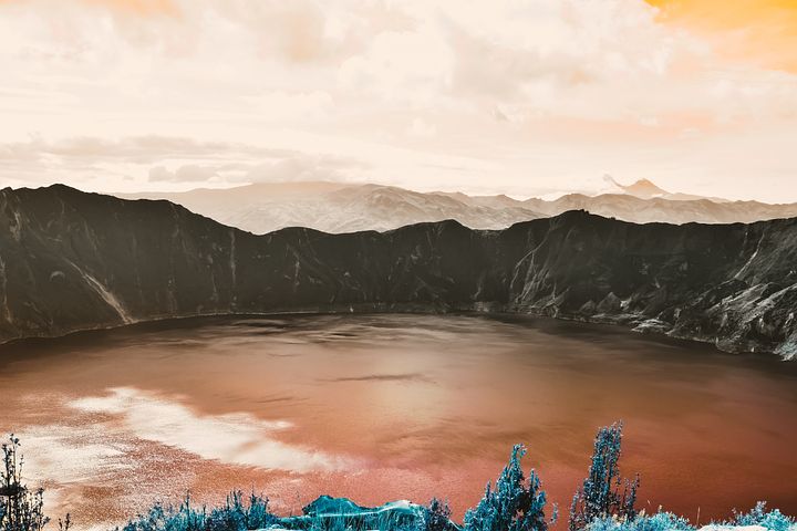 20+ Free Volcanic Crater Lake & Crater Photos - Pixabay