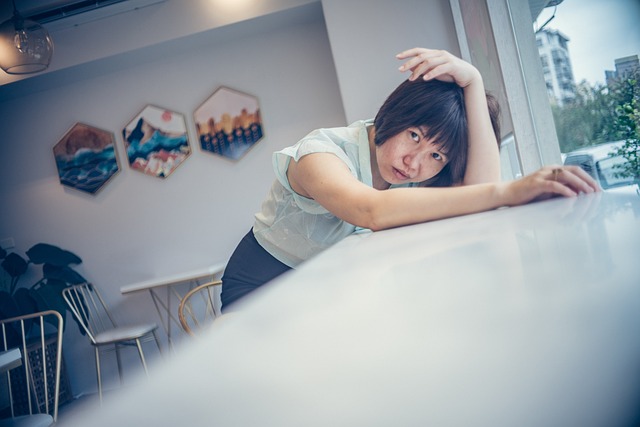 Mujer, Modelo, Pose, Mesa, Expresión
