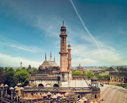 Bada Imambara, Mesquita, Mesquita Asfi
