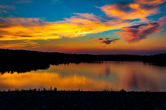 Free Silhouette Lake photo and picture