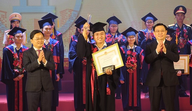 Free Giaoduc Graduation photo and picture
