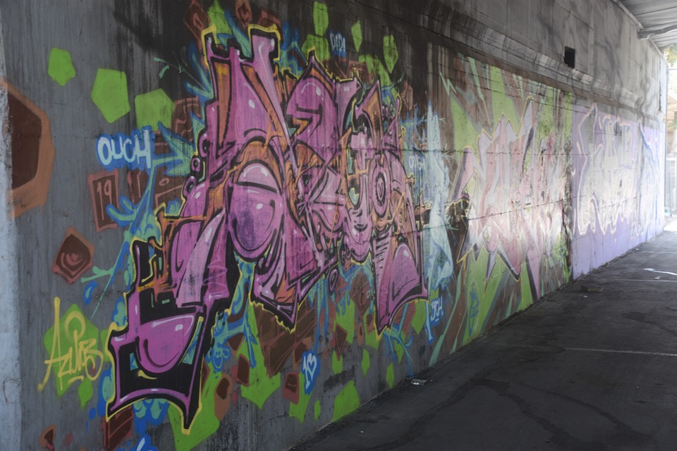graffiti-alleyway-grunge-fotografie-gratuit-pe-pixabay-pixabay