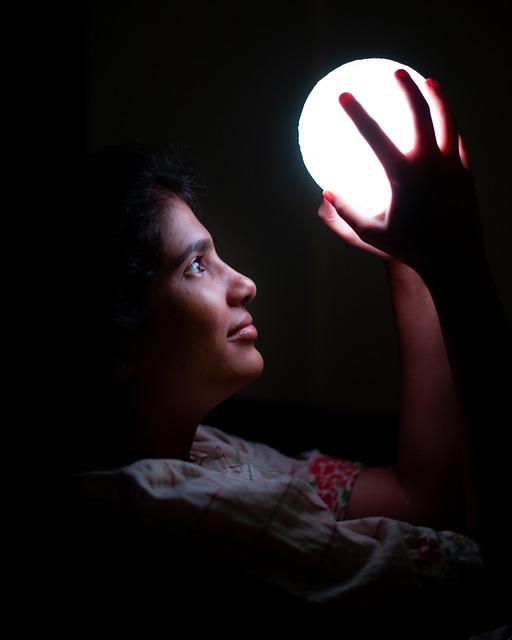 Vrouw, Persoon, Bal, Lamp, Licht, Donker