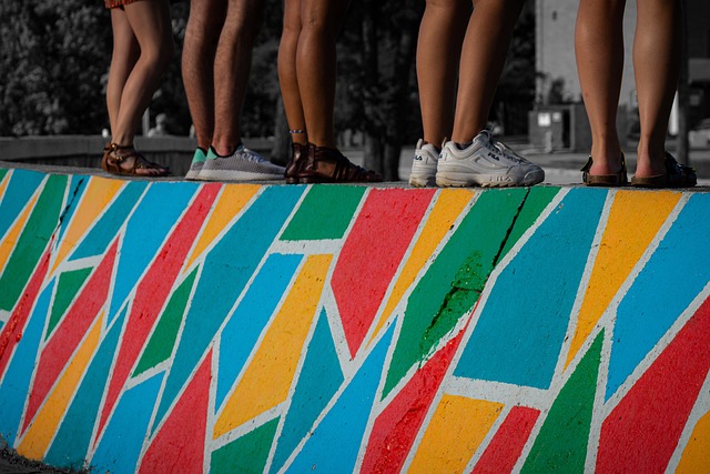 Menschen, Farben, Schuhe, Mauer, Freunde