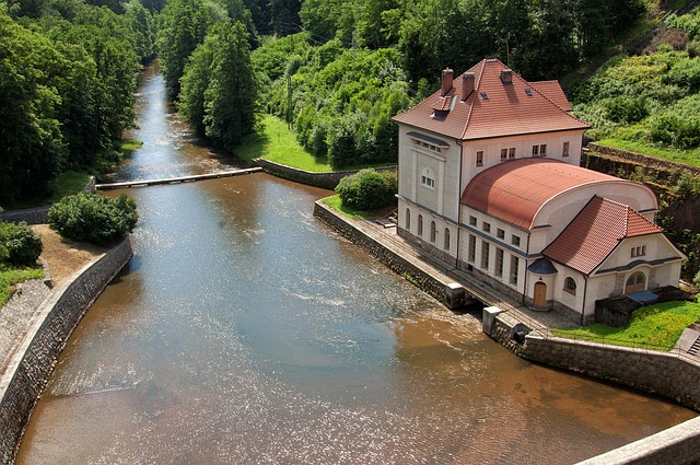 Free Building River photo and picture