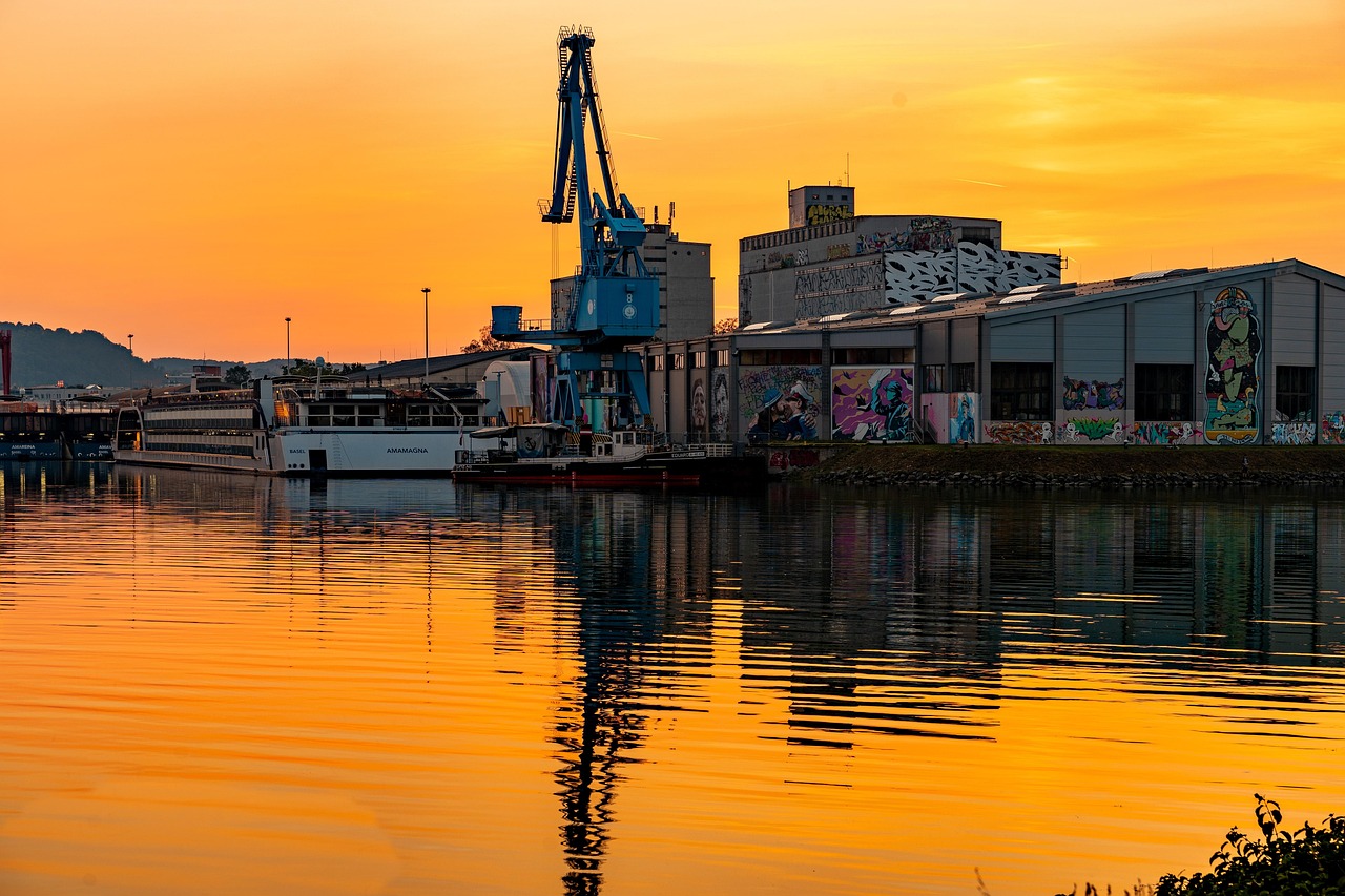 Warehouse - free online jigsaw puzzle photo