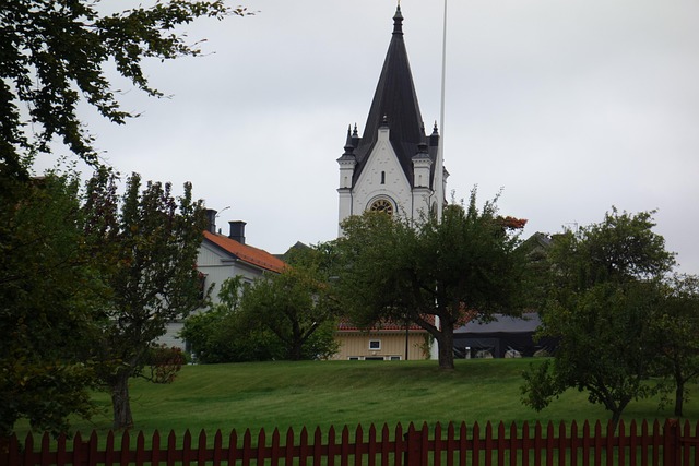 Free Nora Kyrka Undulating photo and picture