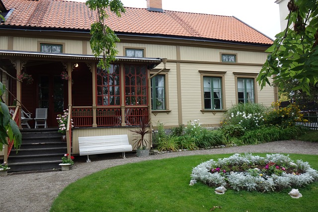 Free Porch Wooden Villa photo and picture
