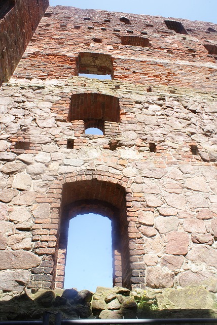 Hammerhus, Vernietigen, Geboren