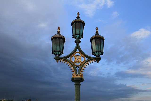 Free Street Light London photo and picture
