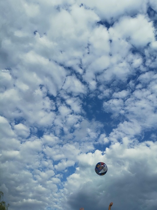 jouer-ciel-balle-photo-gratuite-sur-pixabay-pixabay