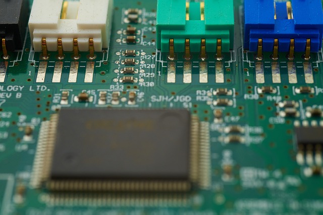 Free Chips Microchip photo and picture