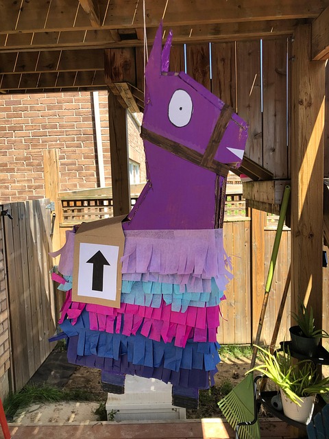 Pinata Fortnite Loot Lama 3D