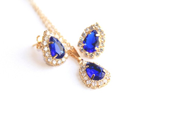 Free Diamond Pendant photo and picture
