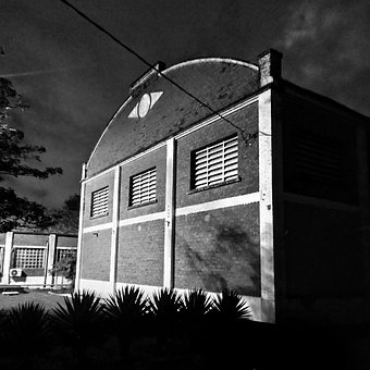 Der Schuppen, Die Architektur, Nacht
