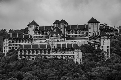 Bw, Čierna A Biela, Stavia, Hotel