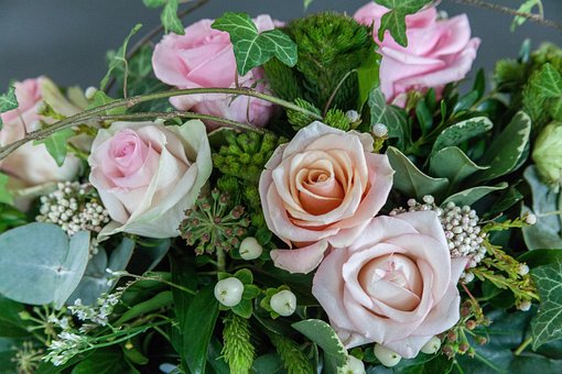 Free Roses Table Decorations photo and picture