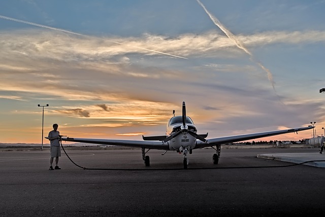 Vliegtuig, Luchthaven, Tanken, Mens