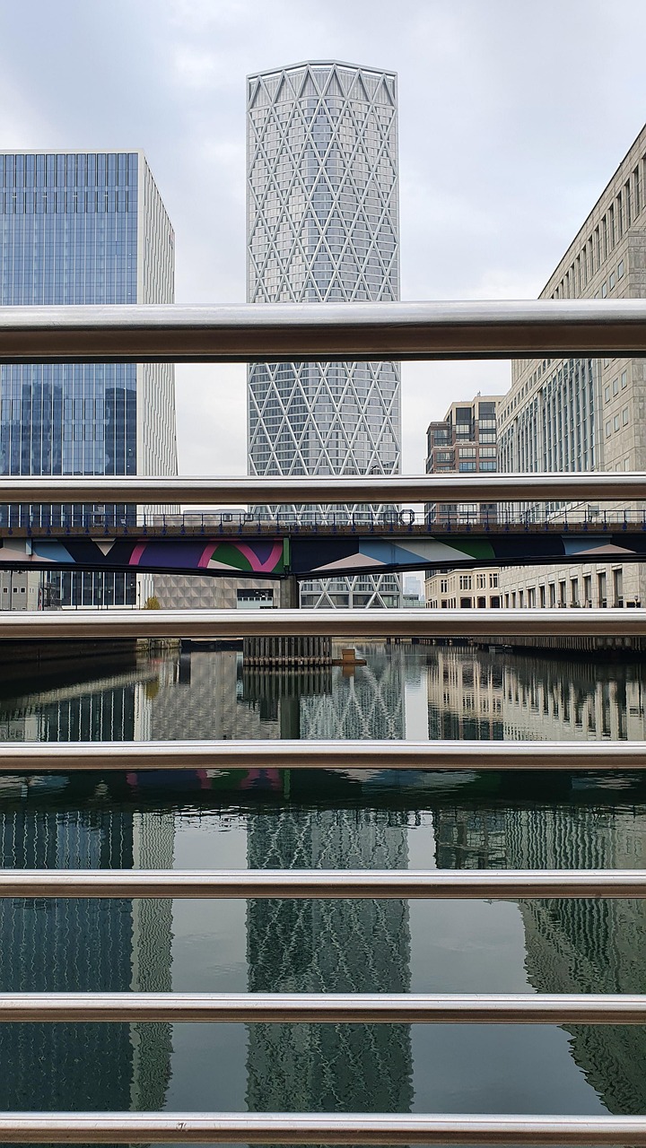 3,000+ Free Canary Wharf & Canary Images - Pixabay