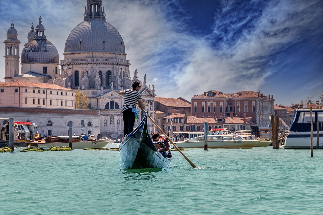 Buildings - free online jigsaw puzzle photo