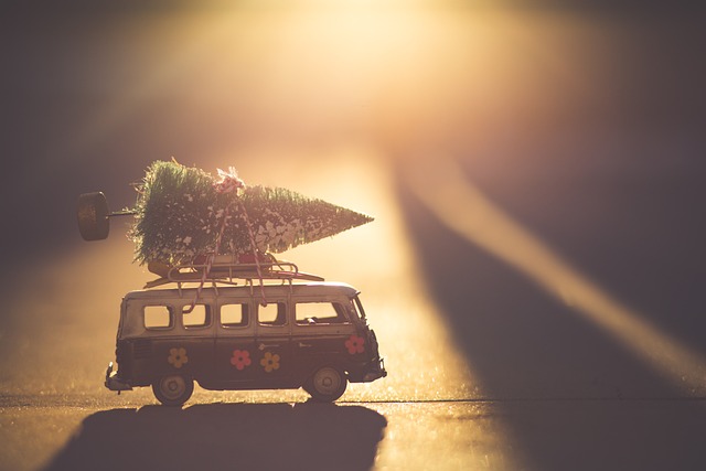 Download free HD stock image of Toy Car Christmas Tree Free Toy Car Christmas Tree photo and picture