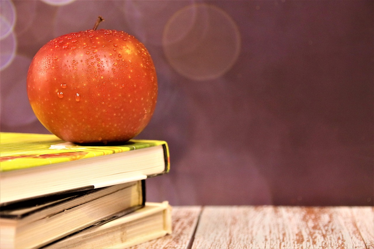 Apple - free online jigsaw puzzle photo