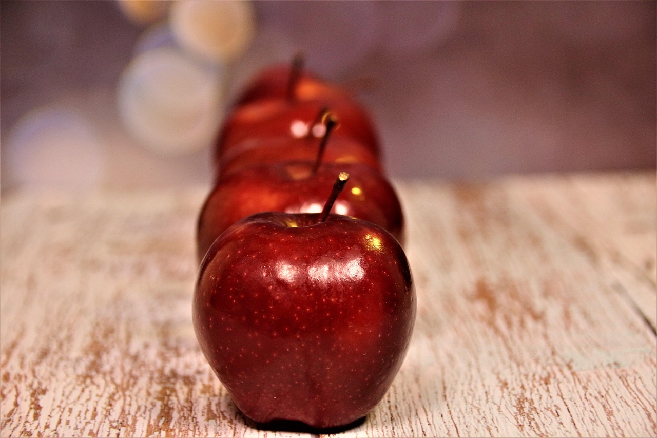 Apple - free online jigsaw puzzle photo