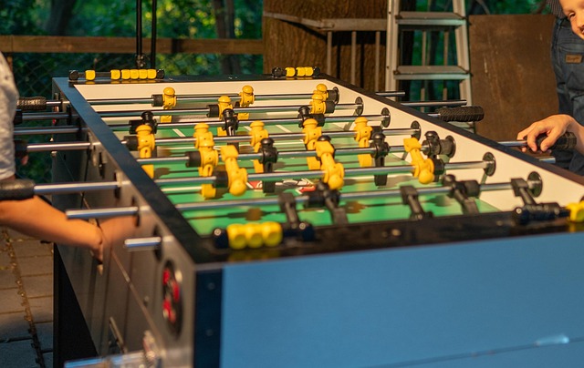Tischfußball, Kickern, Wuzzler, Krökeln