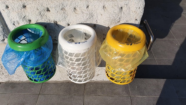 Free Trash Can Garbage Can photo and picture