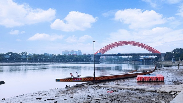 Free Dragon Boat Rainbow Bridge photo and picture