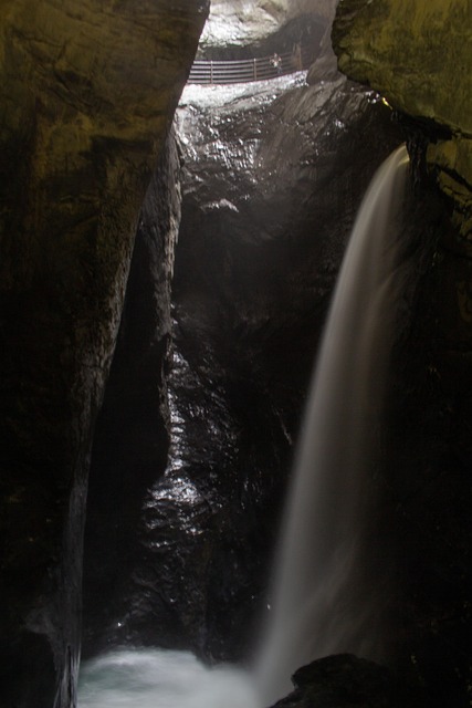 Trümmelbach Falls, Vandfald, Klippe