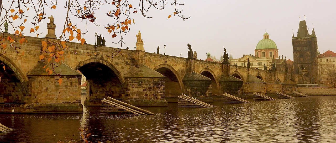 Charles Bridge - free online jigsaw puzzle photo