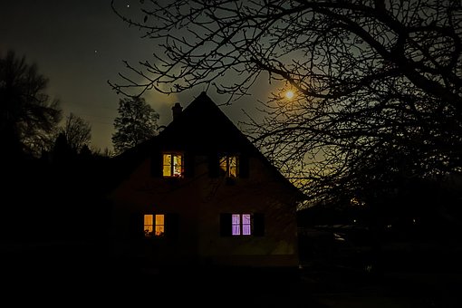Free House Full Moon photo and picture