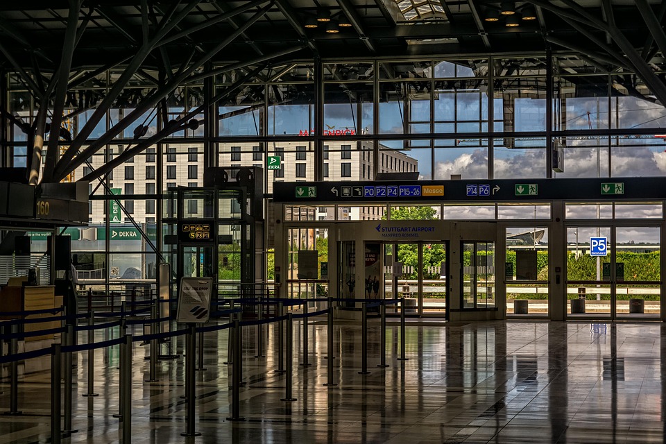 Making Airport Pickup Easy: A Student’s European Arrival Checklist