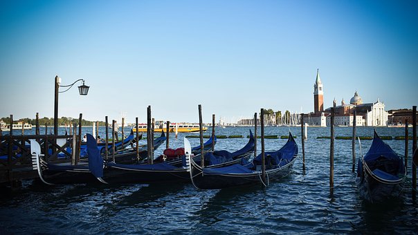 Free Boats Gondolas photo and picture
