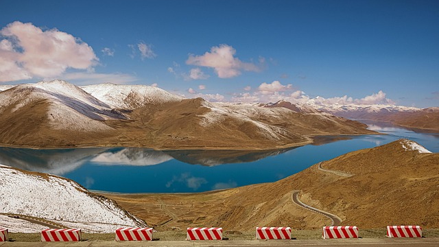 Free Mountains Yamdrok Lake photo and picture