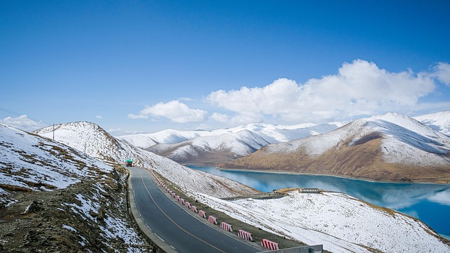 Free Mountains Yamdrok Lake photo and picture