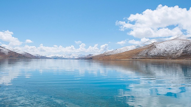 Free Yamdrok Lake Tibet photo and picture