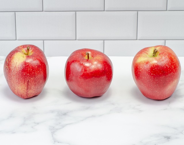 Free Apples With White Background photo and picture