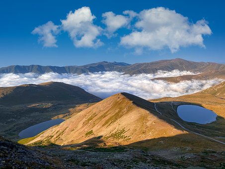 Hochland, Berge, Seen, Wolken, Bewölkt
