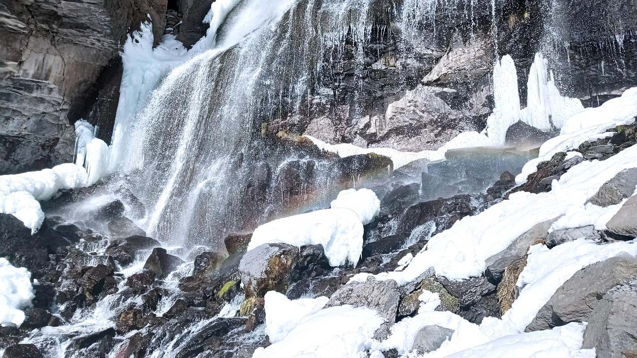 Waterfall - free online jigsaw puzzle photo