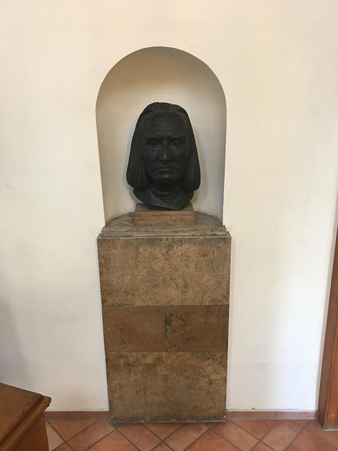 Free Liszt French photo and picture