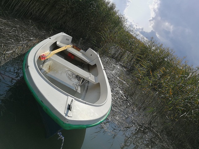 Free Boat Sleet photo and picture