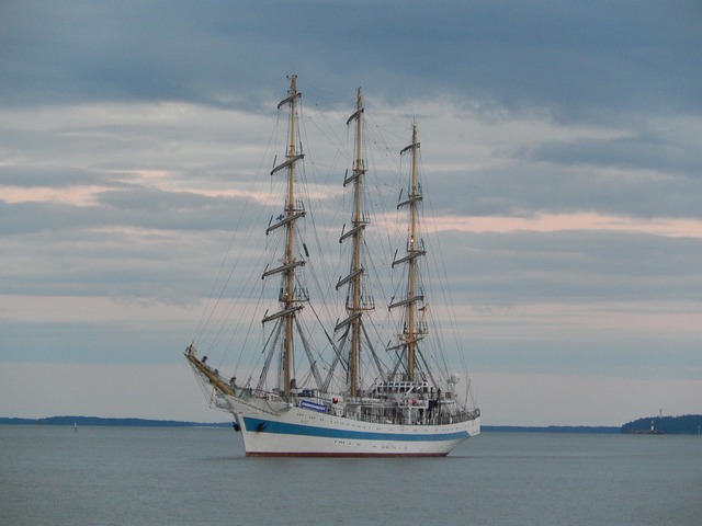Free Sailing Ship Sea photo and picture
