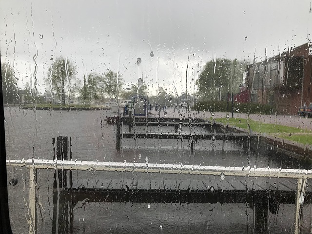 Nederland, Friesland, Boot, Haven, Regen